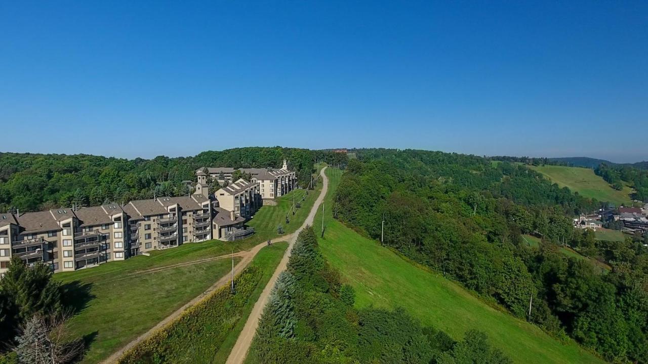 Apartment Seven Springs Stoneridge 4 Bedroom Standard Condo, Ski-in Out! Champion